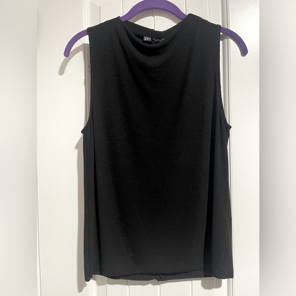Zara Women’s Loose Fit Black Sleeveless Top (small)